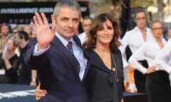 Mr Bean chính thức ly hôn để cặp bồ với gái trẻ bằng nửa tuổi