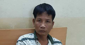 Dùng dao rạch băng dính trộm hàng ngay giữa ngã tư thủ đô