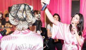 Hình ảnh hậu trường siêu dễ thương của các thiên thần