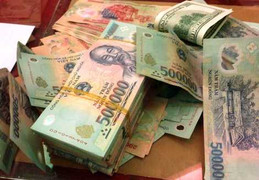 Trộm 700 triệu đồng trong ủy ban huyện: Chỉ lấy tiền chẵn, bỏ tiền lẻ