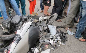 Vừa 'bước chân khỏi cửa', nam thanh niên bị xe tông chết