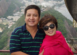 Vợ chồng NSƯT Chí Trung tình tứ khi du lịch Brazil