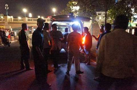 Người nhái xuyên đêm lặn tìm người phụ nữ nhảy cầu