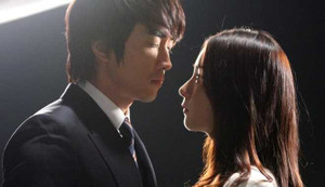 5 điều nên nhớ nếu bạn yêu một người ít thể hiện tình cảm