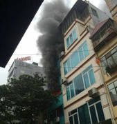 Khói đen bao trùm tiệm Spa trên phố Hà Nội