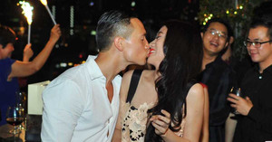 Trương Ngọc Ánh, Kim Lý hôn nồng say trong đêm sinh nhật chung