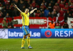 Ibrahimovic lập công, Thụy Điển chiếm lợi thế trước lượt về