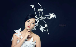 Cô gái mong manh, khác lạ trong bộ ảnh mới