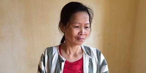 Cầm kéo đâm chết chồng vì đơn ly hôn