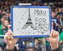 Lớn tiếng chỉ trích treo cờ Pháp trên avatar là những kẻ bất lương