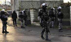 An ninh thắt chặt sau khủng bố kinh hoàng ở Pháp