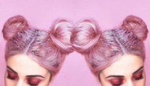 Xu hướng tóc phủ kim tuyến thống trị giới trẻ