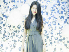 Siêu mẫu Thu Hằng khoe vẻ đẹp thanh tân