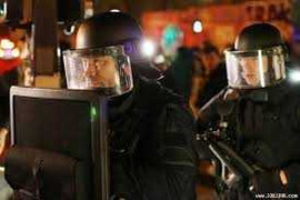 Pháp mở hàng loạt cuộc truy quét nghi phạm tấn công Paris