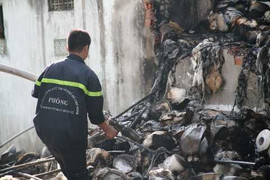 Cháy xưởng dệt giữa đêm, 6 người thương vong