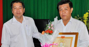 Chánh án trả hộp bánh trung thu có 15 triệu đồng được khen thưởng