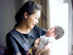 Nhật Kim Anh lần đầu khoe ảnh con trai kháu khỉnh