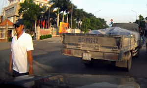 Sẽ xử lý tài xế chạy ẩu vẫn 'hổ báo' cầm tuýp sắt đe dọa người khác