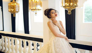 Ninh Dương Lan Ngọc bất ngờ mặc váy cưới