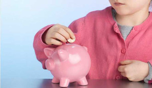 'Con muốn dành tiền này để gửi sang cho bố về với con'