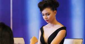 Đinh Ngọc Diệp đầm xẻ sâu táo bạo khoe vòng một sexy
