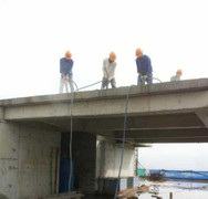 Đang 'cắt ngọn' tòa nhà 8B Lê Trực