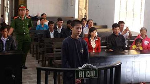 Gã hàng xóm hại đời bé gái 3 tuổi