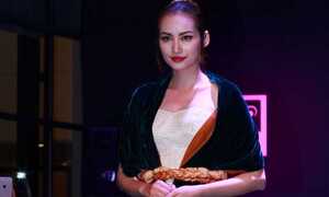Trúc Diễm xinh đẹp làm vedette