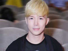 Nathan Lee khoe vẻ sành điệu cùng Ngọc Anh khi ngồi ghế nóng