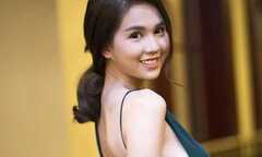Ngọc Trinh hở bạo khoe vòng một căng tràn
