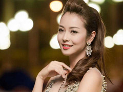 Jennfer Phạm khoe chân dài với váy xuyên thấu