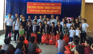 Rơi nước mắt mang áo ấm cho các em nhỏ Lào Cai