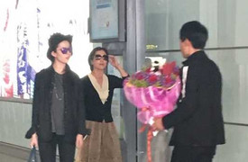 Lưu Diệc Phi khổ vì fan cuồng đeo bám cầu hôn