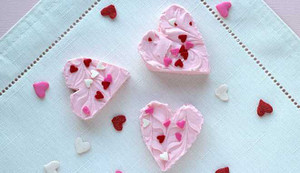 'Búng tay' ra bánh dâu tây cho chàng ngất ngây