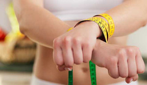 Cân đo khẩu phần cho nàng giảm cân chỉ bằng... tay