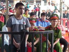 Đòi điện thoại không được, cháu vác dao chém chết cậu ruột