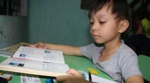 Lên 4 tuổi đã thạo con số, biết đọc tiếng Anh