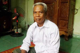 Lạ lùng chuyện cả làng lập bàn thờ sống chính mình