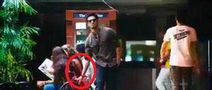 Video: Băng nhóm dàn trận móc túi tinh vi chốn đông người