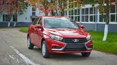 Xe giá rẻ Lada Vesta tiêu thụ 780 xe ngay trong ngày đầu mở bán