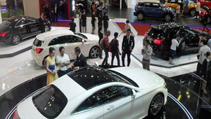 Lại gây choáng, đại gia Việt vung nghìn tỷ đồng mua xe hơi nhập khẩu