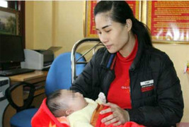 Nữ sinh 16 tuổi bắt cóc bé 2 tháng tuổi vì 'trông xinh xắn'