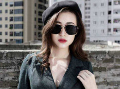 Phong cách thời trang quyến rũ của hot girl trường Báo chí