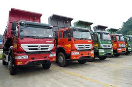 Cuối năm, xe tải Trung Quốc 'rầm rập' đổ về Việt Nam