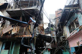 Hiện trường tan hoang sau vụ cháy lớn ở Sài Gòn