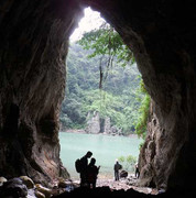 Khám phá 23 hang động vừa được phát hiện tại Hạ Long