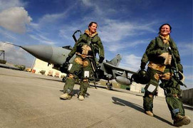 Hé lộ chân dung 'Nữ thiên thần' gieo rắc nỗi sợ hãi cho IS từ trên không