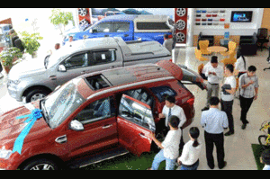 Hào hứng vay ngân hàng mua ô tô: Oằn lưng nuôi xe lại lo tiền trả nợ