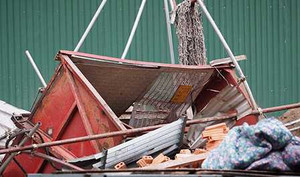 Sập vận thăng 3 người tử vong: Do người điều khiển quá trẻ?