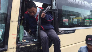 Phụ xe cầm lái, xe giường nằm 'đại náo' bến Nước Ngầm